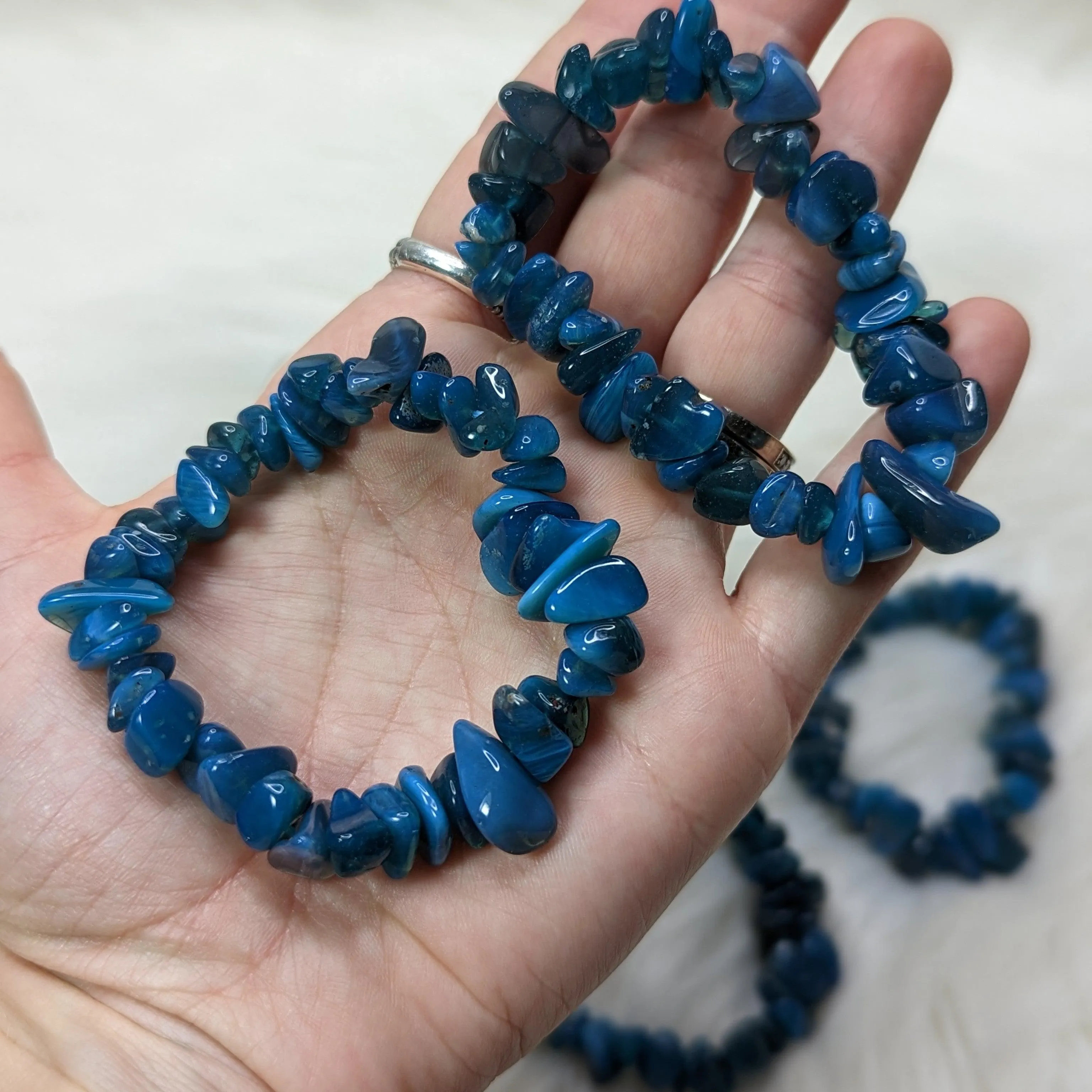 One Blue Glossy Glass Chip Bracelet on Stretchy Cord