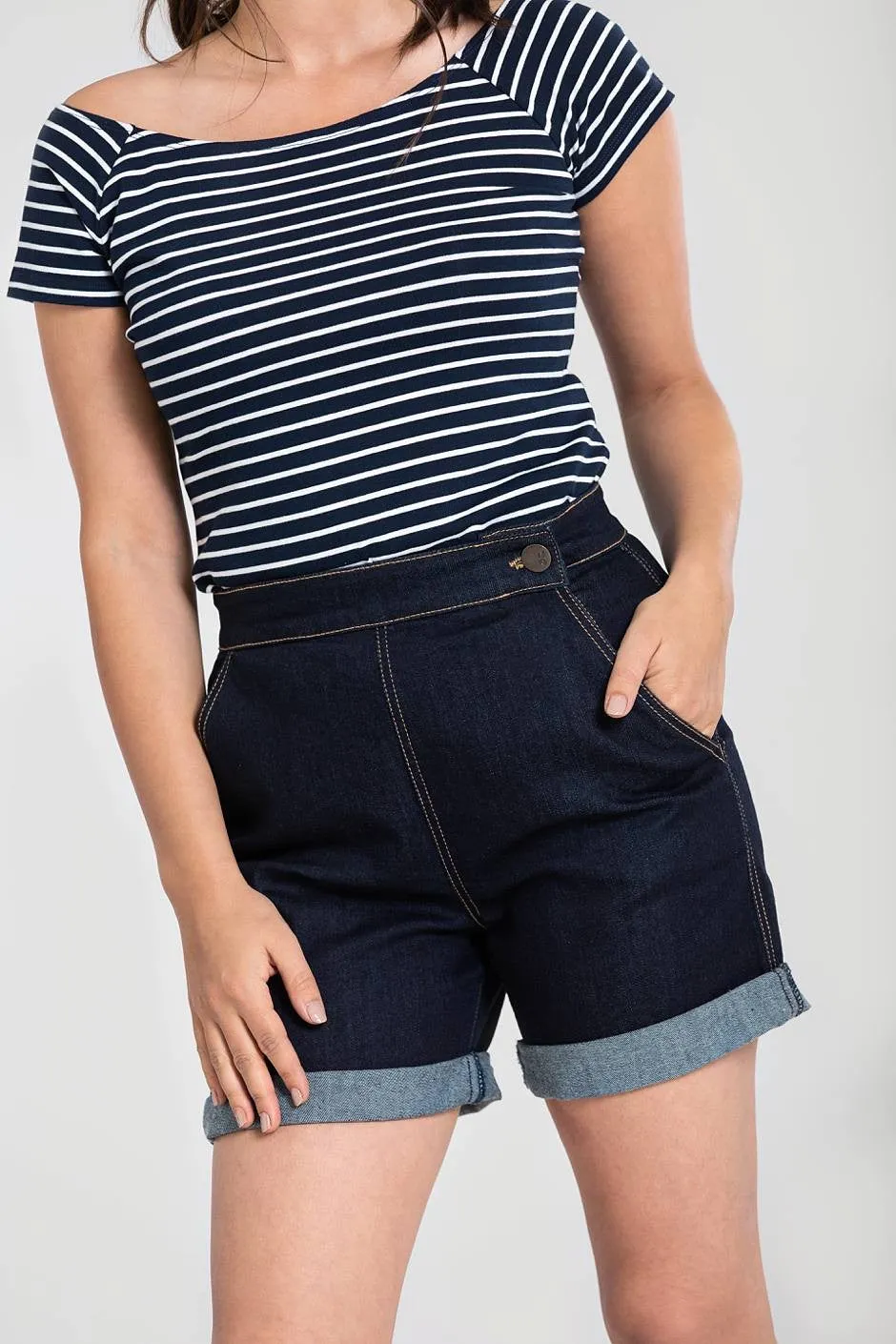 Yaz Shorts in Navy